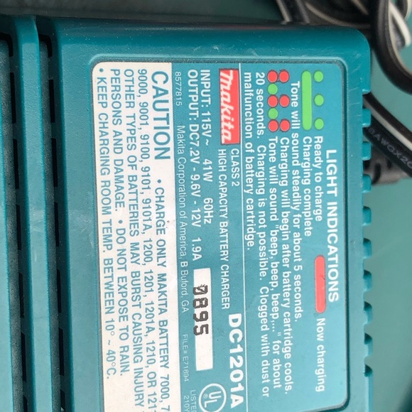 MAKITA 6311D DRILL. CHARGER AND BATTERIE USED TESTED - Picture 8 of 9